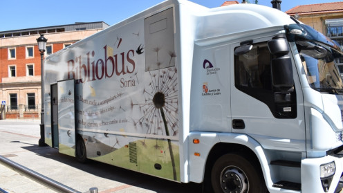 El servicio de Bibliobuses de la Diputación de Soria se refuerza cada verano para llegar a más localidades.