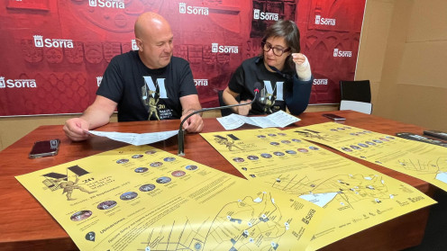 José Manuel Aceña, director del Festival, junto a Gloria Gonzalo, concejala de cultura, durante la presentación del Maratón.