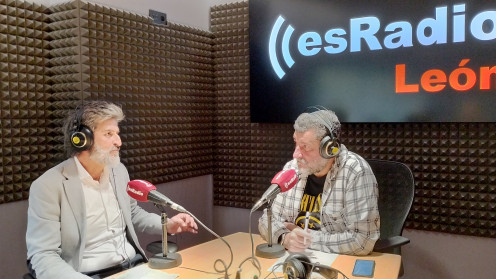 Álvaro Martín, del equipo de marketing de Chiloverg León, durante la entrevista en el programa Manos Arriba