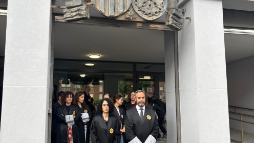 Concentración de los jueces y fiscales delante del Palacio de Justicia de Ponferrada