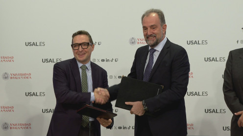 El Rector de la USAL, Juan Manuel Corchado y el Director General de Mirat, José Ignacio García en la firma del convenio.