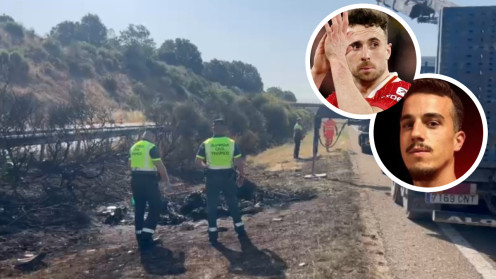 Agentes de la Guardia Civil inspeccionan los restos calcinados del coche. A la derecha: Diogo Jota y su hermano André