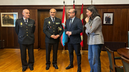 Recepción del alcalde de Ponferrada al comisario de la Policía Nacional