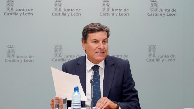 ICAL. Carlos Fernández Carriedo, portavoz de la Junta de Castilla y León, defiende un modelo de inmigración vinculado al empleo en la rueda de prensa posterior al Consejo de Gobierno.