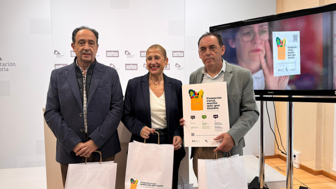 La delegada territorial, Yolanda de Gregorio, junto a Benito Serrano, presidente de la Diputación, en la presentación de la campaña. 