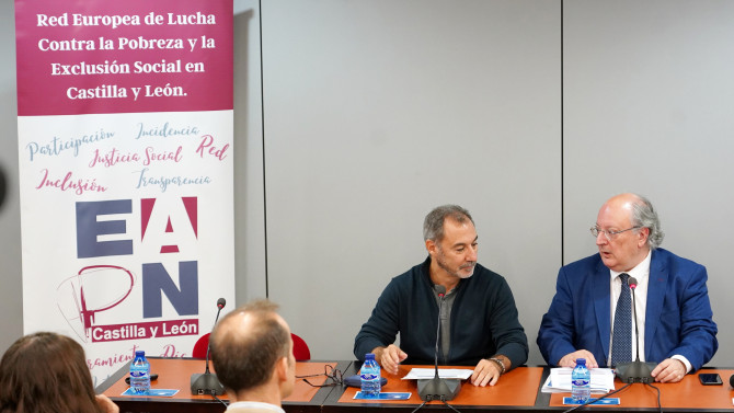 ICAL | Miriam Chacón - El presidente del CES, Enrique Cabero, y el presidente de EAPN CyL, Óscar Castro Vega, en la presentación del XIV Informe 'El estado de la Pobreza y la Exclusión Social en Castilla y León'