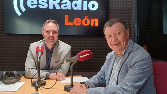 El Dr. Francisco Jorquera (Derecha) durante la entrevista en 'Es la Mañana de León' con Arturo Martínez