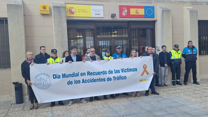 Se ha guardado esta mañana un minuto de silencio en la Jefatura Provincial de Tráfico. 