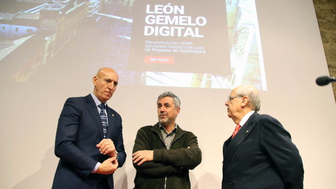 Peio García- ICAL / El alcalde de León, José Antonio Diez, presenta junto al fundador y director ejecutivo de Tecnosylva, Joaquín Ramírez, un proyecto conjunto para la ciudad de León