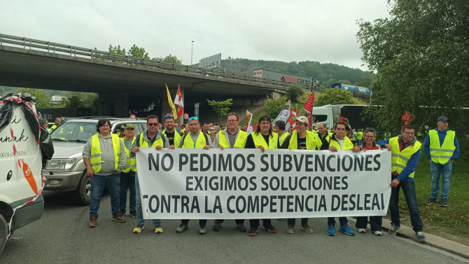 AGRYGAL. Agricultores de Castilla y León en las protestas en la frontera entre España y Francia.