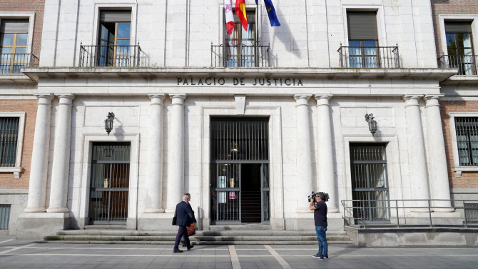 ICAL. Leticia Pérez. El alcalde de Olmedo, Alfonso Centeno, a su llegada a la Audiencia Provincial de Valladolid. 