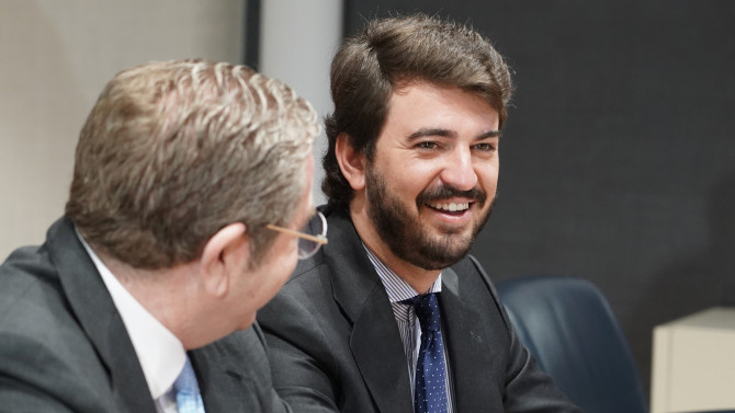 ICAL. El vicepresidente de la Junta, Juan García-Gallardo, en una reunión con la Asociación de la Empresa Familiar.