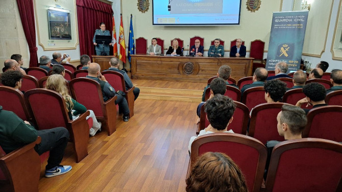 Presentada en el IES Machado la 6ª Ciberliga de la Guardia Civil, un reto educativo en ciberseguridad para alumnos de 4º de la ESO. 