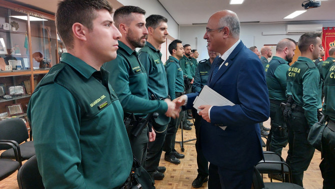 Subdelegación del gobierno en Valladolid. Jacinto Canales. subdelegado del gobierno, recibe a los nuevos agentes de la Guardia Civil en la provincia.