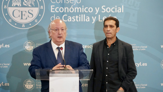 ICAL. Enrique Cabero, presidente del CES en Castilla y León, junto a Vicente Andrés, secretario general de CCOO en la comunidad. Ambos, en una jornada sobre vivienda celebrada en el Consejo Económico y Social