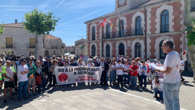 FOTO DE ARCHIVO | ICAL | Unas 300 personas se concentran en Montemayor de Pililla (Valladolid) contra una planta de biogás