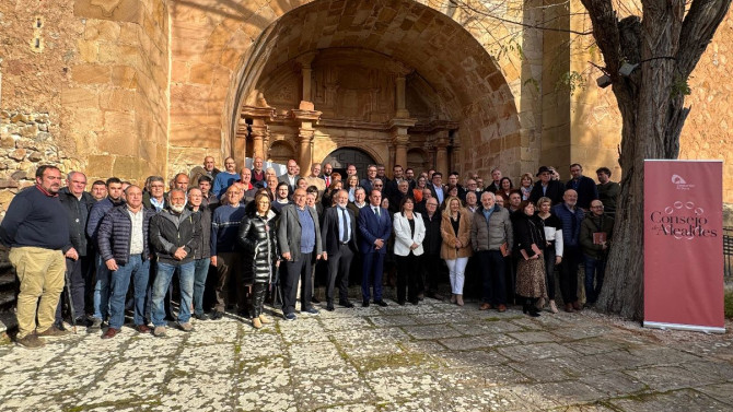 Alrededor de 90 alcaldes, alcaldesas y representantes de los ayuntamientos de la provincia se han reunido para abordar las necesidades más urgentes y demandadas en sus municipios.