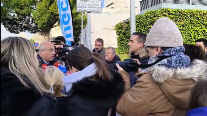 Imagen cedida de AUGC Valladolid. Miembros de la Guardia Civil se manifiestan frente a la subdelegación del gobierno en Valladolid.