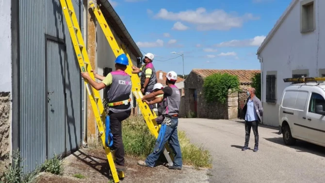 ICAL | Instalación de fibra óptica en un pueblo de Castilla y León 