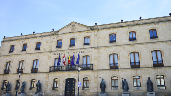 Fachada principal de la Diputación Provincial de Soria. 