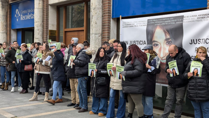 esRadio CyL | Concentración frente a la Audiencia Provincial de Valladolid por el Caso Traspinedo en Noviembre de 2024.