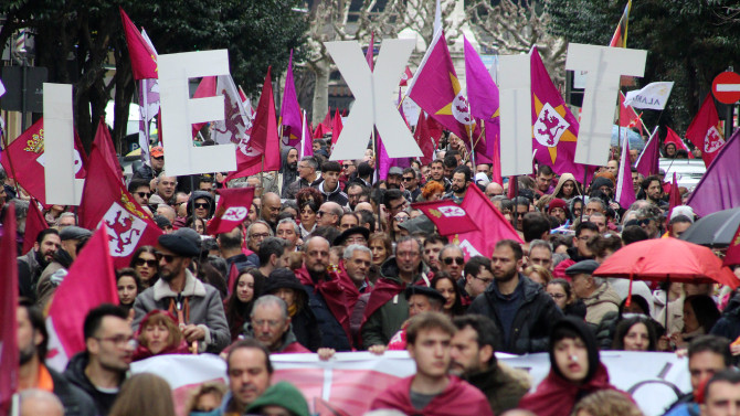 Peio García / ICAL . Miles de leoneses se manifiestan por el futuro de León y por la autonomía leonesa