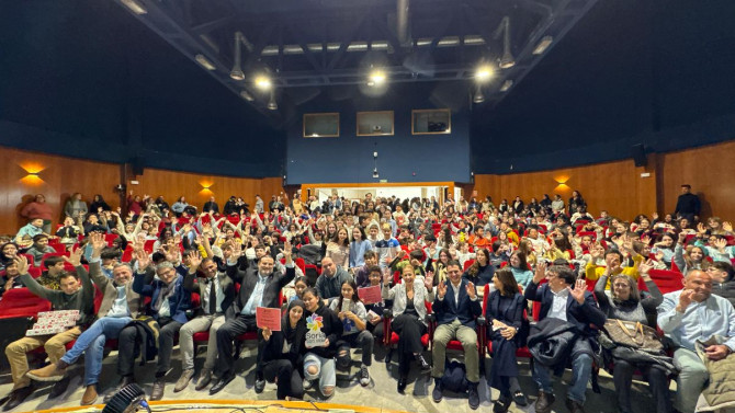 Premiados y asistentes recibieron con entusiasmo los galardones en un abarrotado salón de actos del Campus Duques de Soria. 