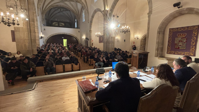 El Aula Magna Tirso de Molina se llenó de profesionales del campo. Foto: ASAJA Soria