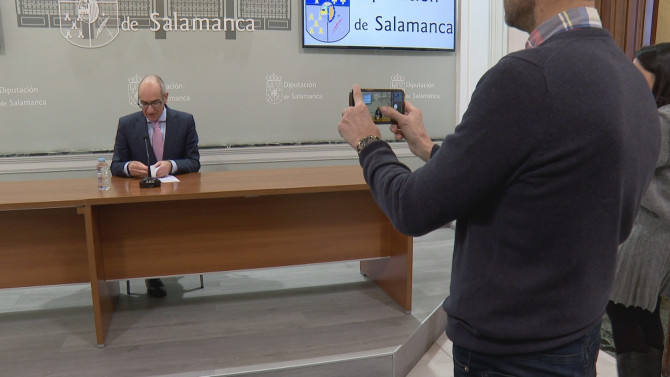 El Presidente de la Diputación de Salamanca, Javier Iglesias, durante la presentación del balance.