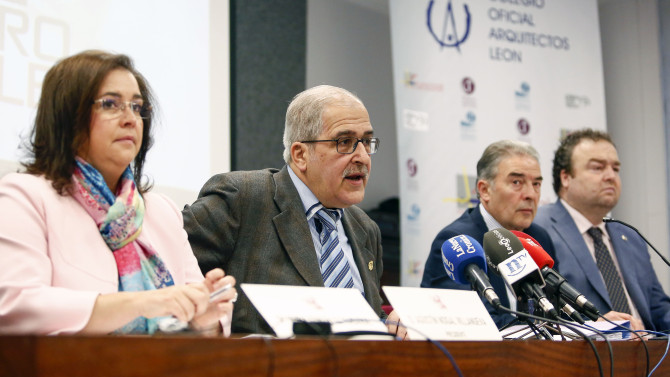 Carlos S. Campillo / ICAL . Acto de presentación a la sociedad leonesa de la Asociación de Colegios Profesionales, Colpro León. En la imagen (IaD) la vicepresidenta, Nuria González; el presidente, Agustín Nogal; el secretario, Francisco M. Andrés y el presidente del Colegio de Arquitectos, Álvaro Izquierdo