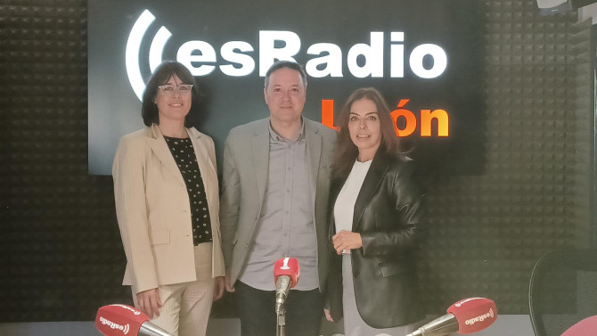  Raquel Miguel, coordinadora del programa de adopciones de la Fundación Meniños y Esperanza Álvarez, directora general de Familia de la Junta de Castilla y León