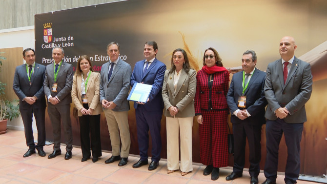 El Presidente de la Junta de Castilla y León durante la presentación del Plan Estratégico de la Industria Alimentaria 2024-2028.