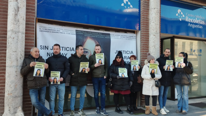 esRadio Castilla y León. Amigos y familiares de Esther López se concentran para pedir justicia por la muerte y desaparición de esta vecina de Traspinedo.