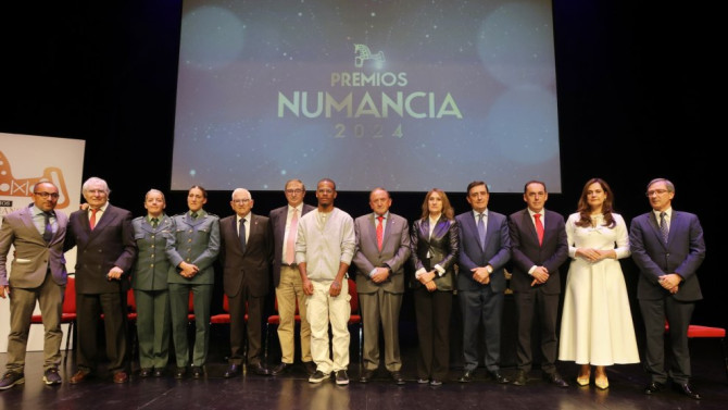 Foto de familia de la 4ª edición de los Premios Numancia. 