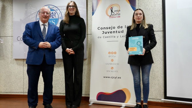 ICAL. El presidente del CES en Castilla y León, Enrique Cabero, junto con la presidenta del Consejo de la Juventud de España, Andrea González, y la del Consejo de la comunidad, Sandra Ámez.