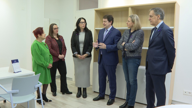 El Presidente de la Junta de Castilla y León, Alfonso Fernández Mañueco, durante la inauguración del centro ATIENDO en Salamanca.