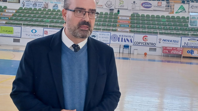 Marco Morala, alcalde de Ponferrada, informando sobre la ZBE