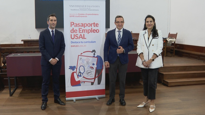 En el centro el Rector de la USAL, Juan Manuel Corchado, durante la presentación del Pasaporte de Empleo.