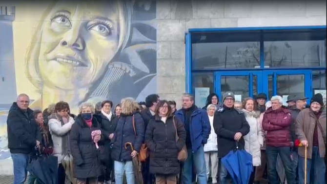 Concentración a las puertas del centro en la mañana de hoy