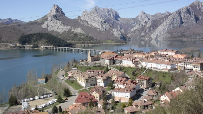 Vista del Embalse de Riaño