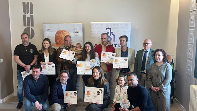 Foto grupal de los ganadores y finalistas de todas las categorías.