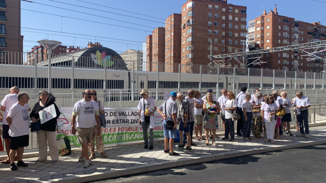 ICAL. La Plataforma por el Soterramiento en Valladolid en el nuevo paso subterráneo de la calle Padre Claret.