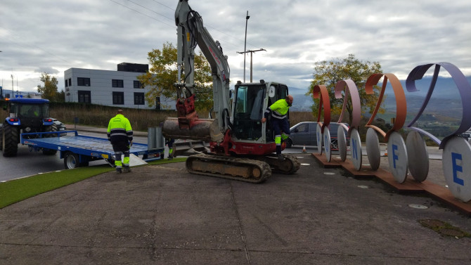 Trabajos para la retirada del monumento de su actual emplazamiento